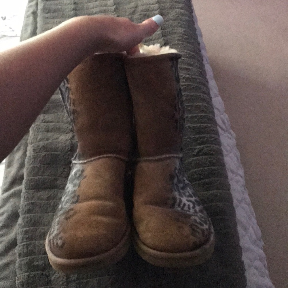 Short chest nut uggs
